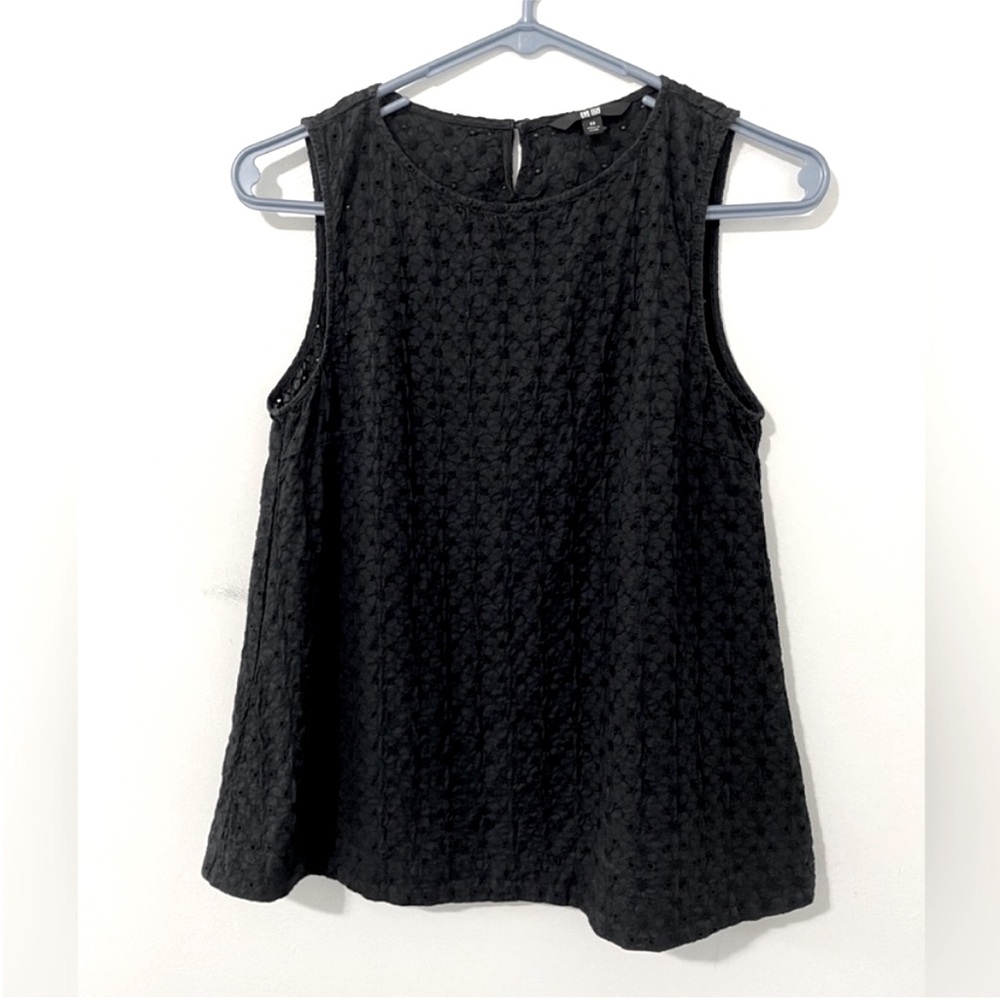 EUC Uniqlo Eyelet Tops XS